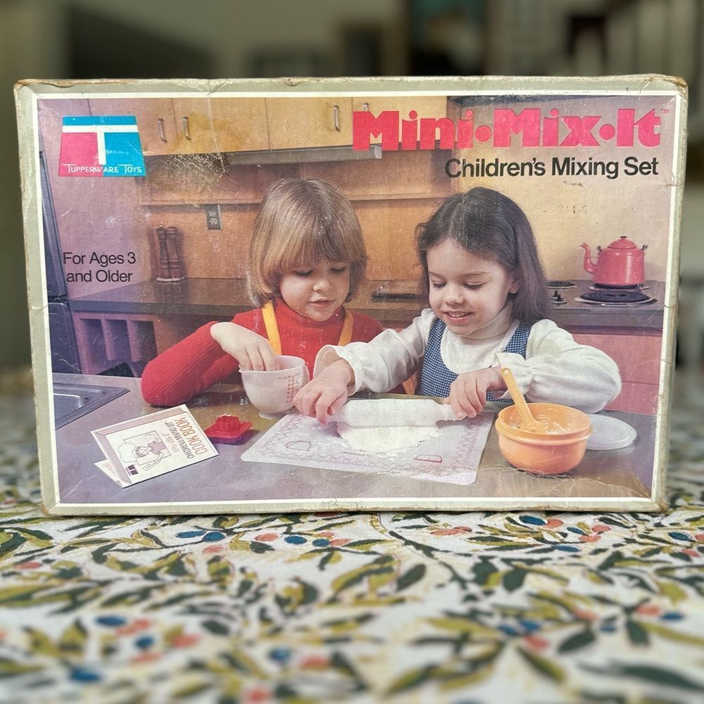 Vintage Tupperware Toys Mini Mix It Children's Mixing Set 1979